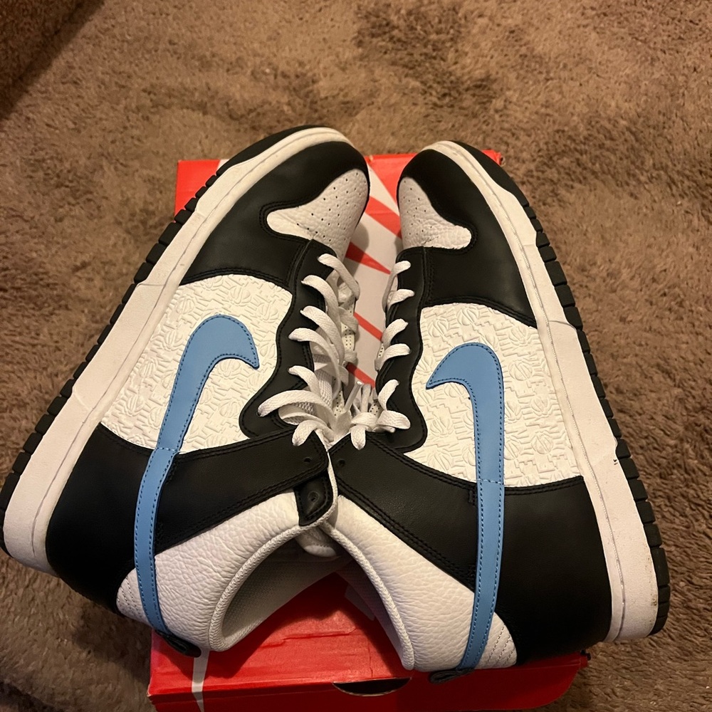 Nike High-Top Sneakers in White, Black & Light Blue - Picture 5 of 9